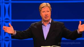 Pastor Robert Morris